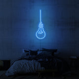 Leuchtreklame „LICHT“.