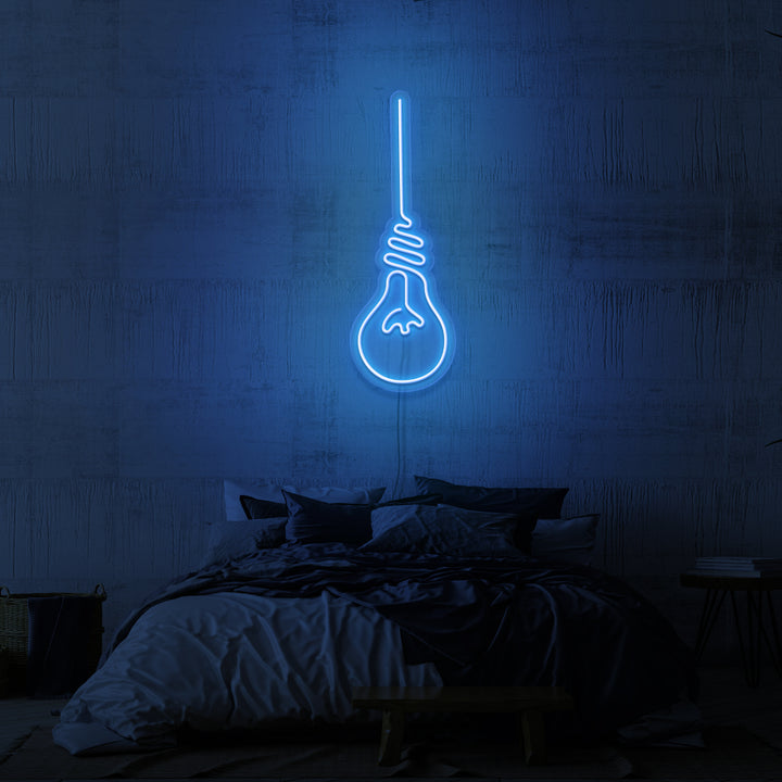 Leuchtreklame „LICHT“.