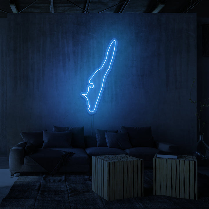 Leuchtreklame „LANGELAND“.