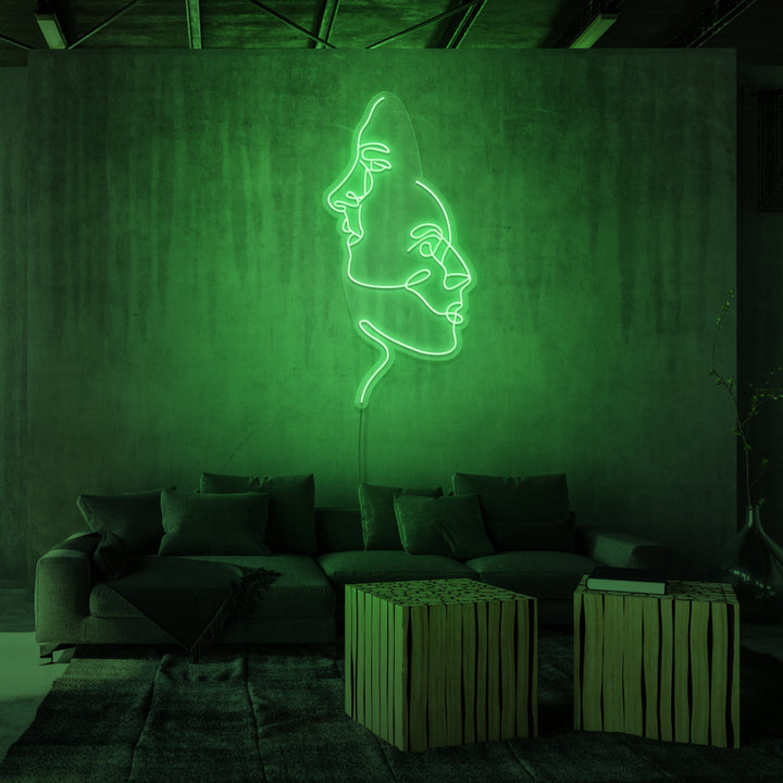 Leuchtreklame „TWOFACE“.