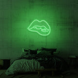 Leuchtreklame „Beißende Lippen“.