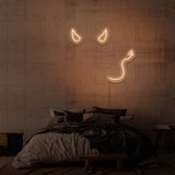 Leuchtreklame „Teufel“.