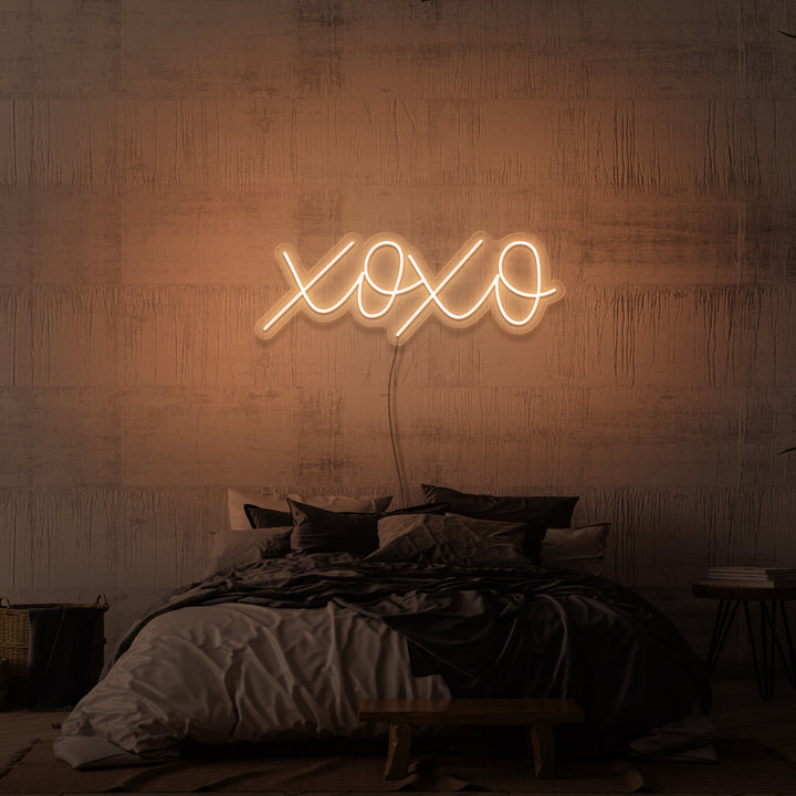 „XOXO“ NEONSCHILD