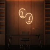 Leuchtreklame „PARTNER“.