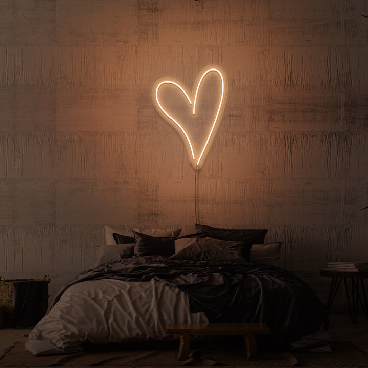 Leuchtreklame „DAS HERZ“.