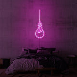 Leuchtreklame „LICHT“.