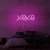 „XOXO“ NEONSCHILD