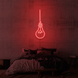 Leuchtreklame „LICHT“.