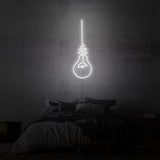 Leuchtreklame „LICHT“.