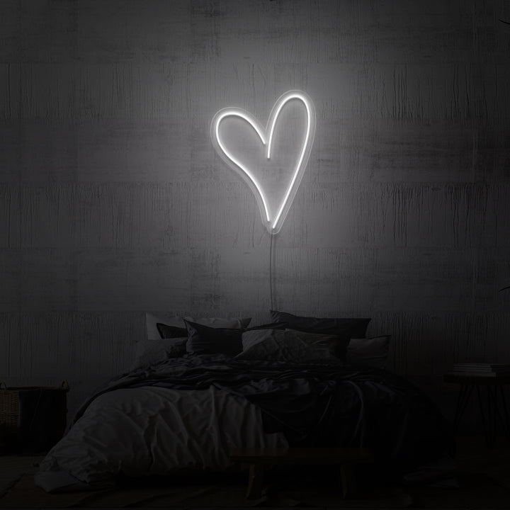 Leuchtreklame „DAS HERZ“.