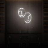 Leuchtreklame „PARTNER“.