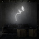 Leuchtreklame „LINE ART LADY“.