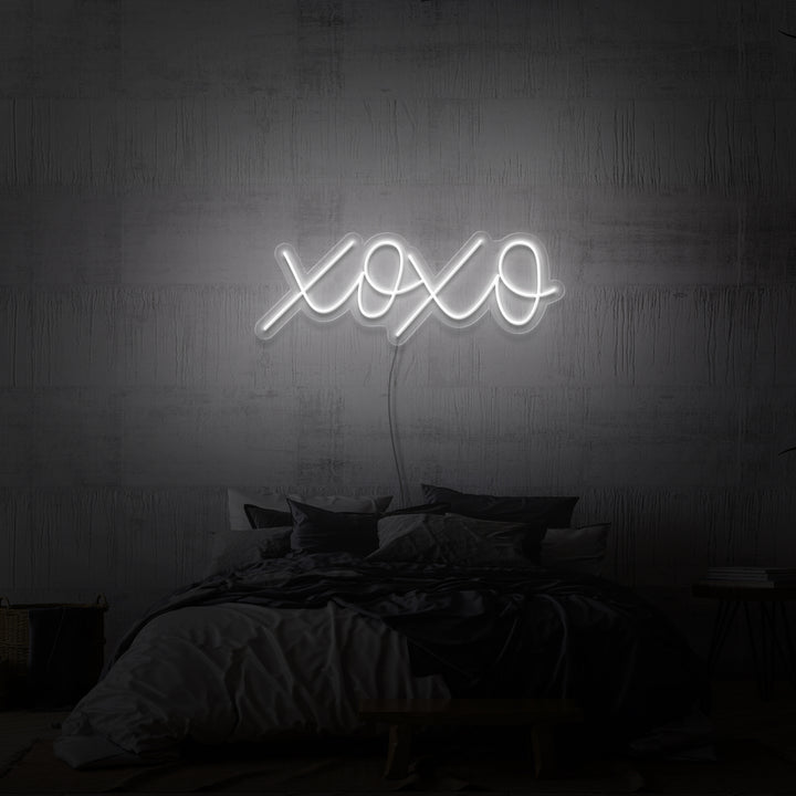 „XOXO“ NEONSCHILD