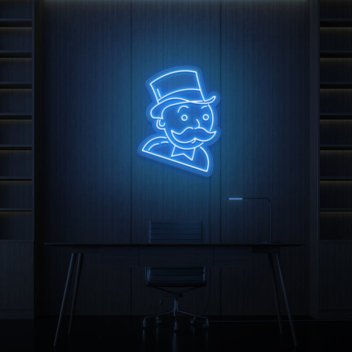 Leuchtreklame „MONOPOLY“. 