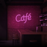 Leuchtreklame „CAFE“. 