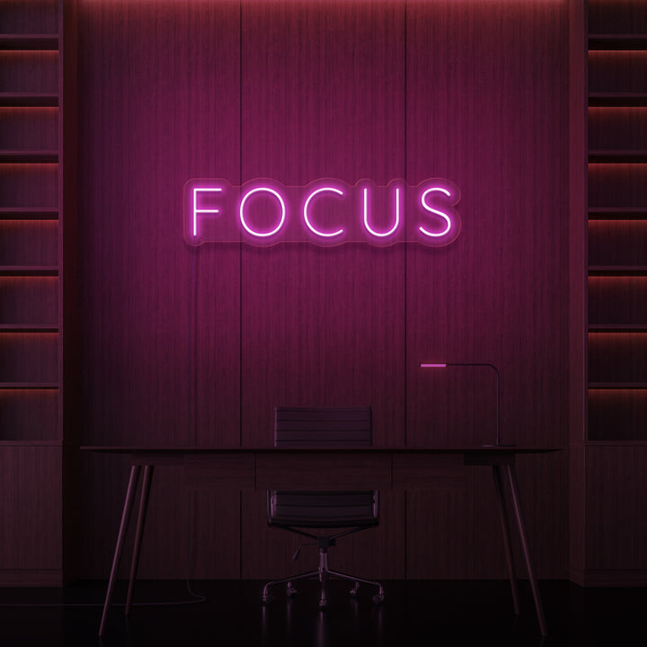 Leuchtreklame „FOCUS“. 